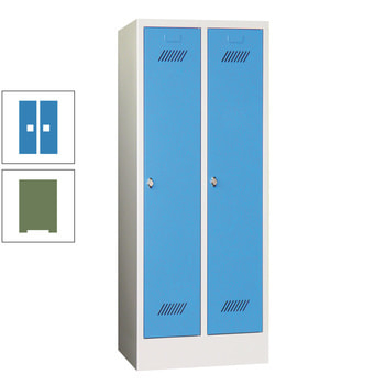 Beispielabbildung Garderobenschrank für Schulen, hier in der Ausführung mit Drehriegel und Sockel, Korpus in Lichtgrau (RAL 7035) und Front in Lichtblau (RAL 5012)