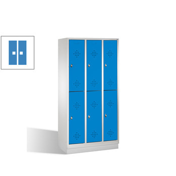 Garderobenschrank, 3 Abteile, 6 Fächer, 1.800 x 900 x 500 mm (HxBxT), Drehriegel, Sockel, Korpus moosgrün, Türen lichtblau RAL 5012 Lichtblau