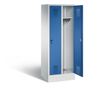Schließfachschrank für Grundschulen, Fächerschrank, 2 Abteile, Sockel, 1.600 x 610 x 500 mm (HxBxT), Korpus enzianblau 