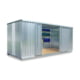 Anwendungsbeispiel als Lagercontainer mit Holzboden und Doppelflügeltür. Die Mehrzweckboxen sowie die Fachebenen sind nicht im Lieferumfang enthalten.