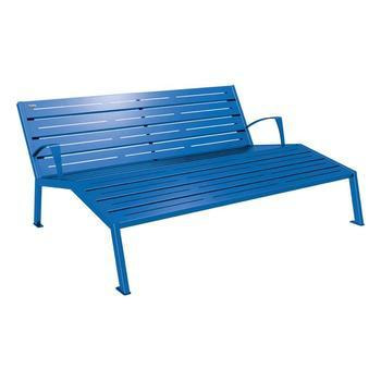 Liegestuhl aus Stahl - mit Armlehnen - 808 x 1.800 mm (HxB) - Farbe enzianblau - Parkbank - Gartenbank RAL 5010 Enzianblau