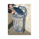 Anwendungsbeispiel: Mülleimer mit Halterung für Müllsäcke in der Stadt (Abbildung zeigt die Farbe Enzianblau RAL 5010)