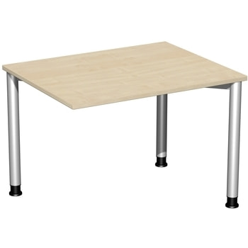 Schreibtisch mit einseitig verkürzten Füßen - 4-Fuß Flex - Bürotisch - Höhe 680-800 mm - 1.000 x 800 mm (BxT) - Gestell silber - Ahorn 1000 mm | einseitig verkürzt | Silber | Ahorn