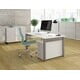 Beispielanwendung: Schreibtisch Serie 4-Fuß Pro Quadrat, mit Standcontainer in Weiß.